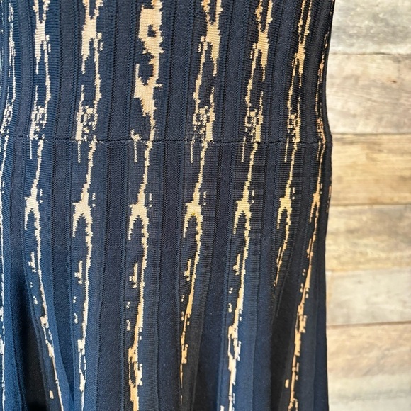 Carmen Marc Valvo women’s black knit short-sleeved fit & flare dress medium - Picture 6 of 8